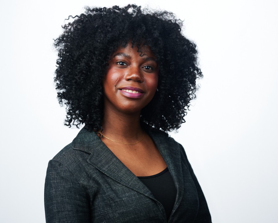 Amanda Frazer Headshot