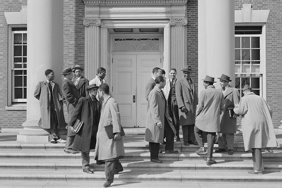 howard students on steps 1942-Kossoff Lecture 2024