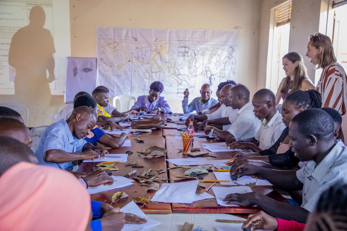 Refugees in Uganda creating art